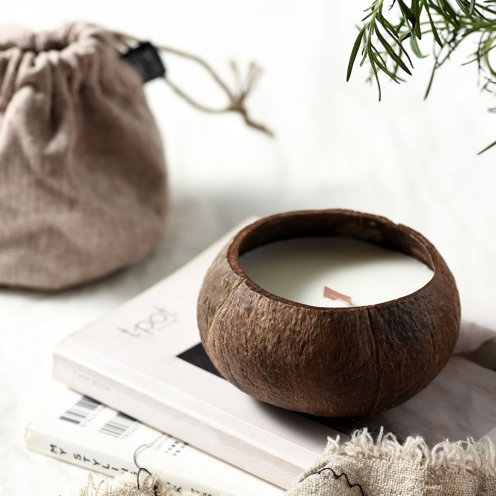 Home & Living :: Candles :: Candles :: Coconut Wax Candle in Coconut Shell